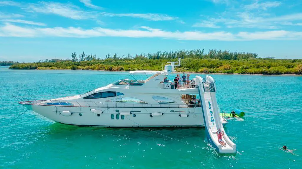 90ft Azimut Superyacht
